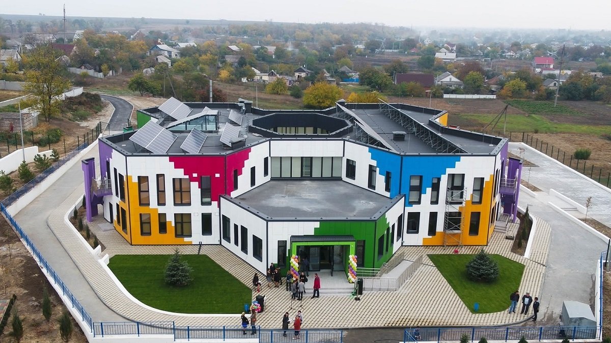 Фонд регионального развития профинансирует строительство школ, детских садов и стадионов по всей Украине 3