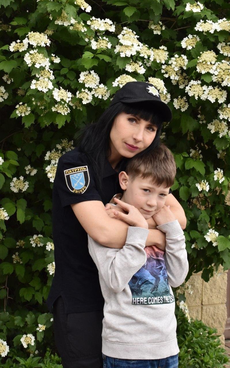 Истории из детства, поздравления и признания: жители Днепра обратились к своим мамам 10