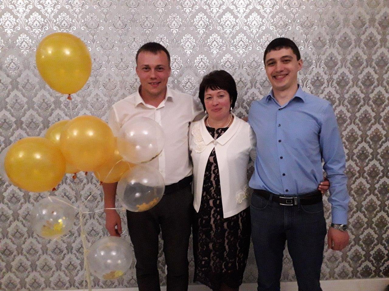 Истории из детства, поздравления и признания: жители Днепра обратились к своим мамам 14