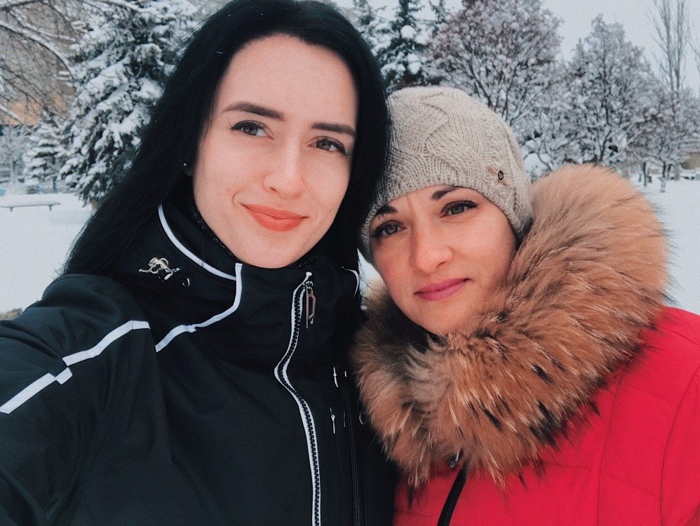 Истории из детства, поздравления и признания: жители Днепра обратились к своим мамам 16