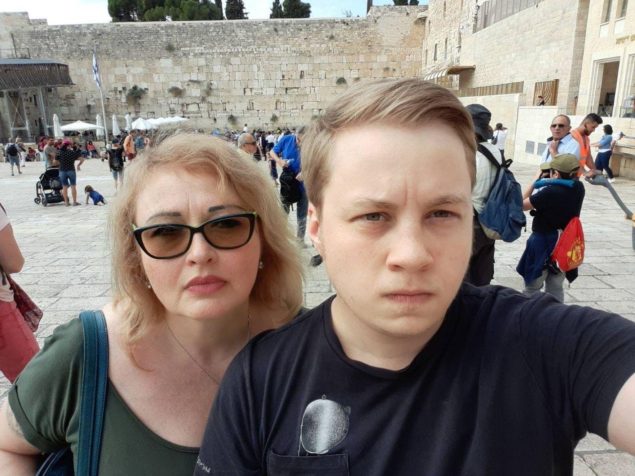 Истории из детства, поздравления и признания: жители Днепра обратились к своим мамам 18