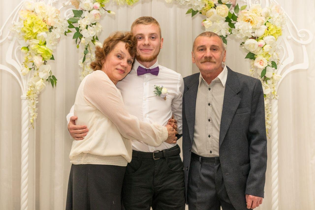 Истории из детства, поздравления и признания: жители Днепра обратились к своим мамам 19