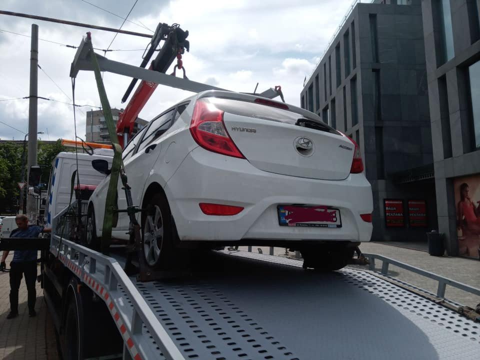 Автомобиль эвакуировали на штрафплощадку Автомобиль эвакуировали на штрафплощадку