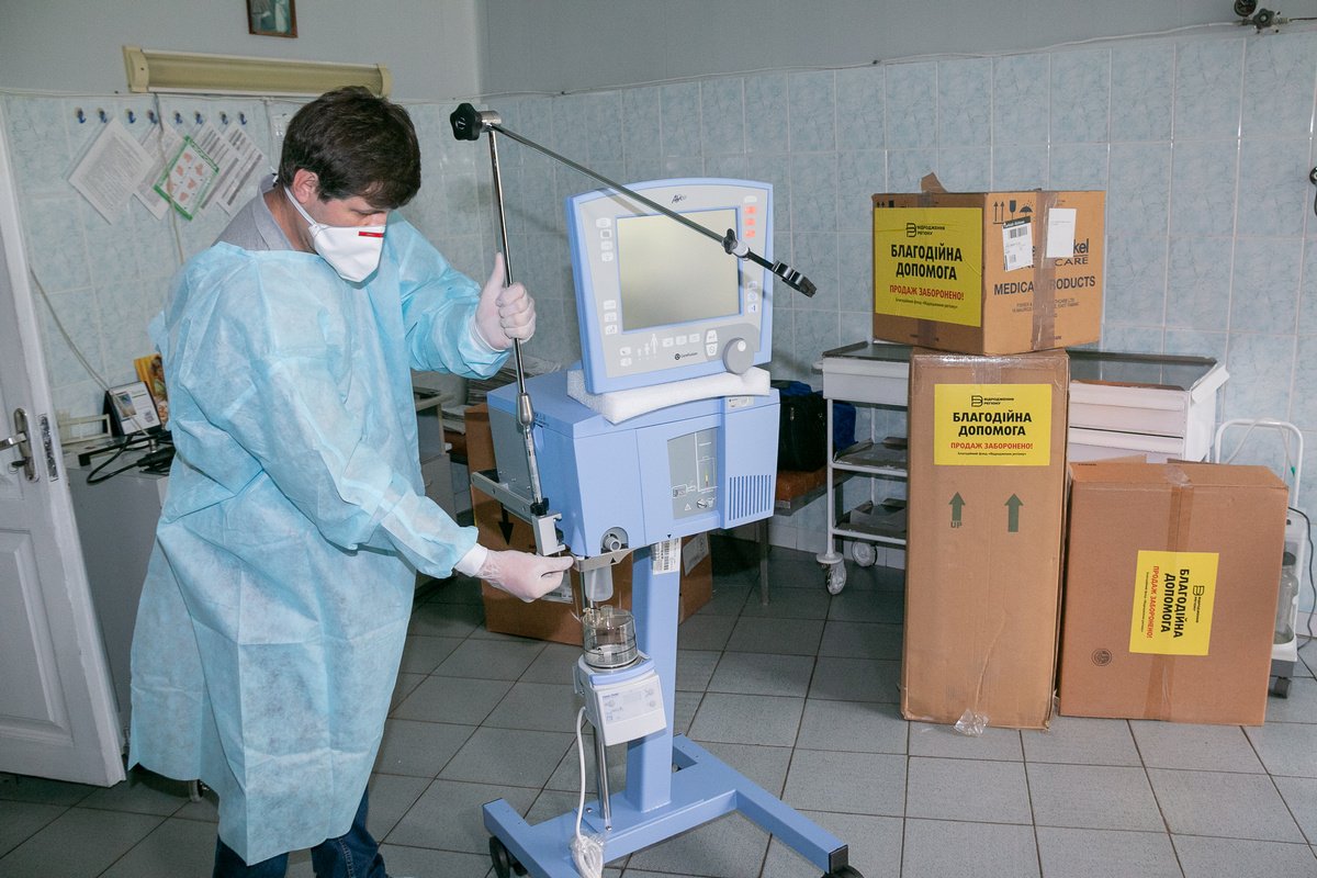 ИНТЕРПАЙП и OLX поставили семь аппаратов ИВЛ в больницы Днепропетровской области 3