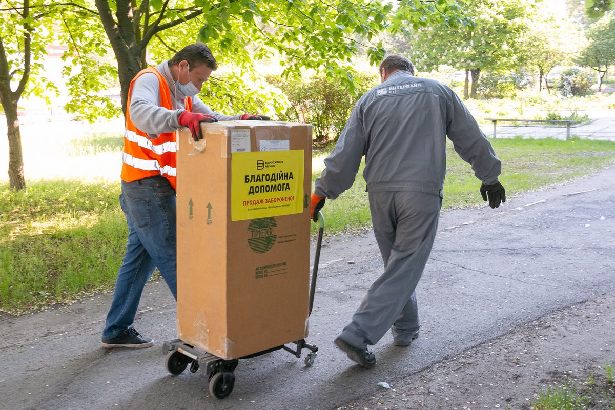 ИНТЕРПАЙП и OLX поставили семь аппаратов ИВЛ в больницы Днепропетровской области 8