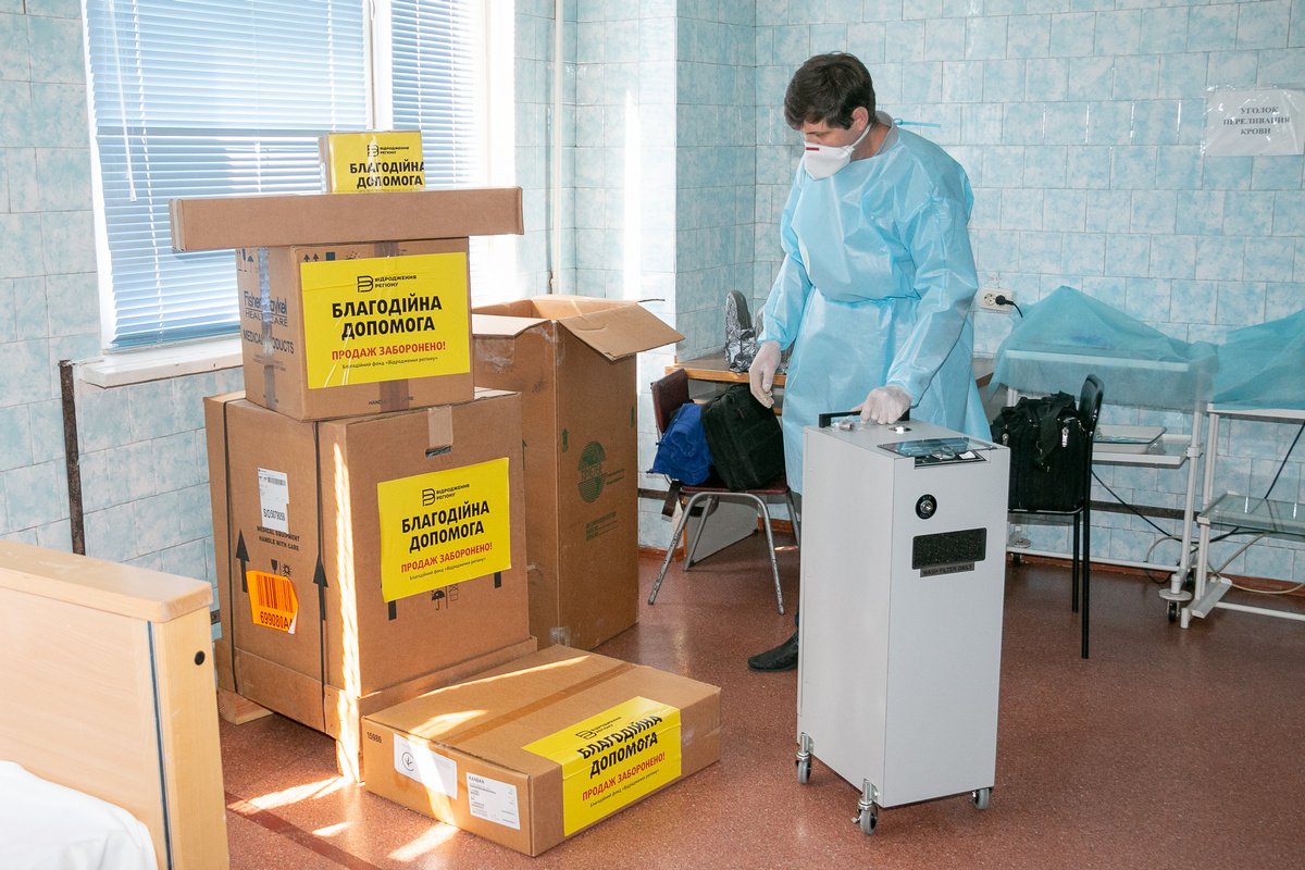 ИНТЕРПАЙП и OLX поставили семь аппаратов ИВЛ в больницы Днепропетровской области 9