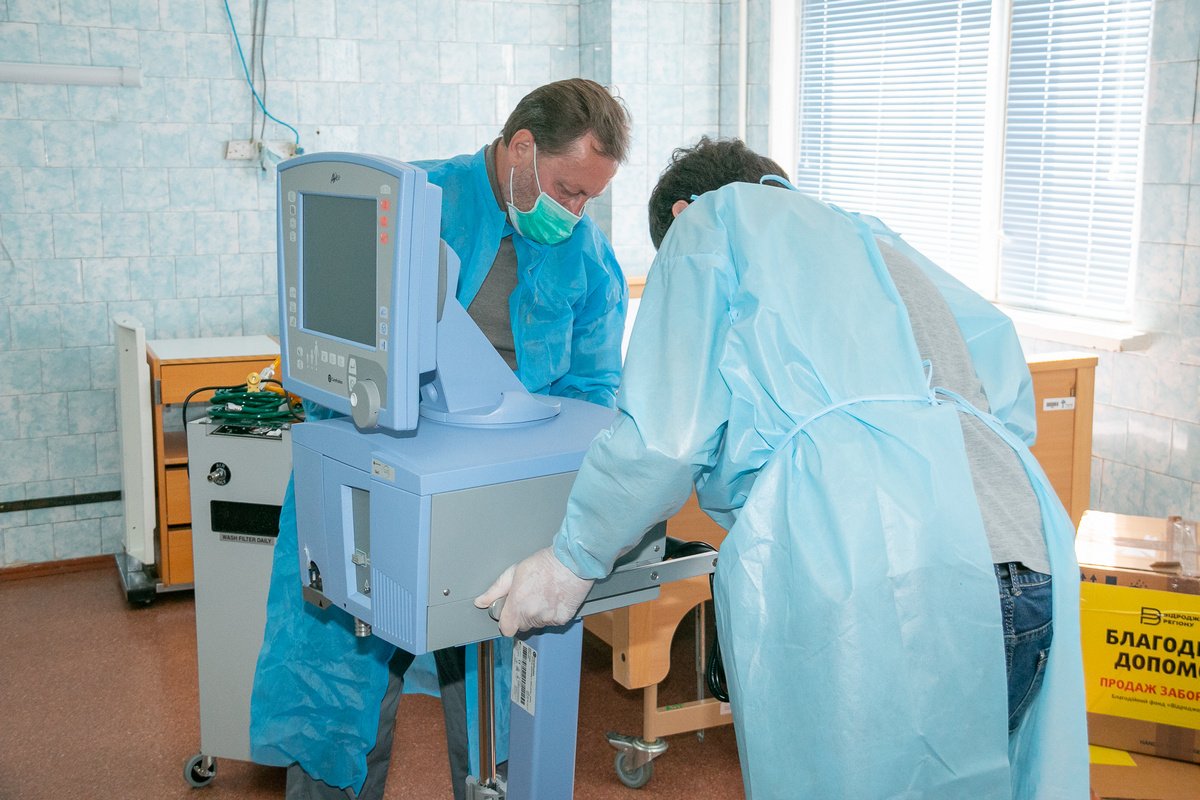 ИНТЕРПАЙП и OLX поставили семь аппаратов ИВЛ в больницы Днепропетровской области 10