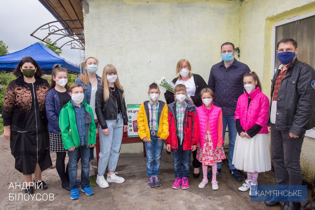 Мэр Каменского поздравил женщин города с Днем матери 1