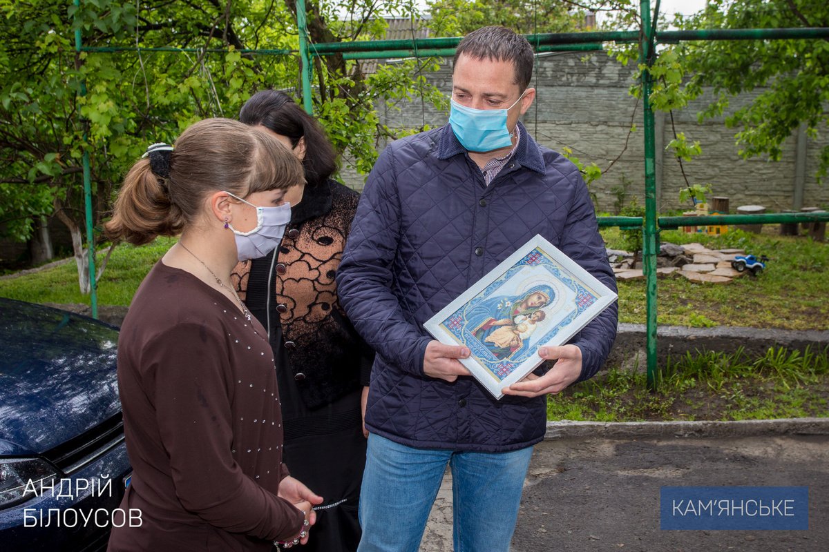 Мэр Каменского поздравил женщин города с Днем матери 3