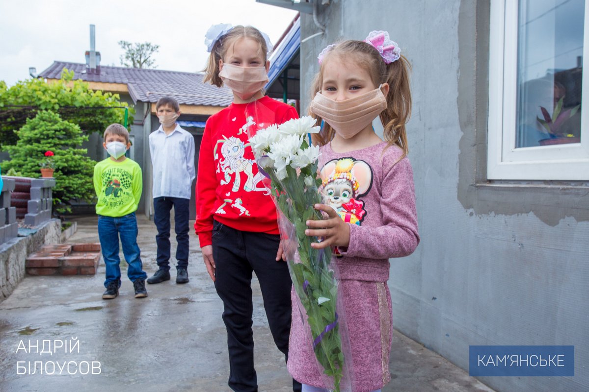 Мэр Каменского поздравил женщин города с Днем матери 7