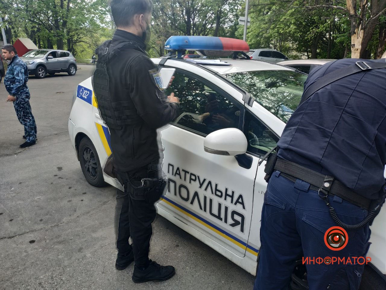 В Днепре пьяный мужчина "устраивал набеги" на областную детскую больницу, бросался на врачей и матерился 1