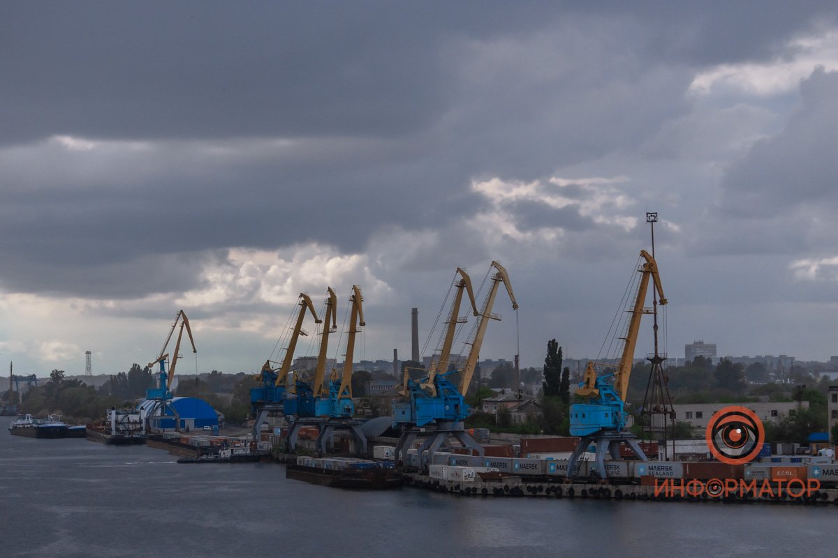 Облака прорываются сквозь тучи Облака прорываются сквозь тучи