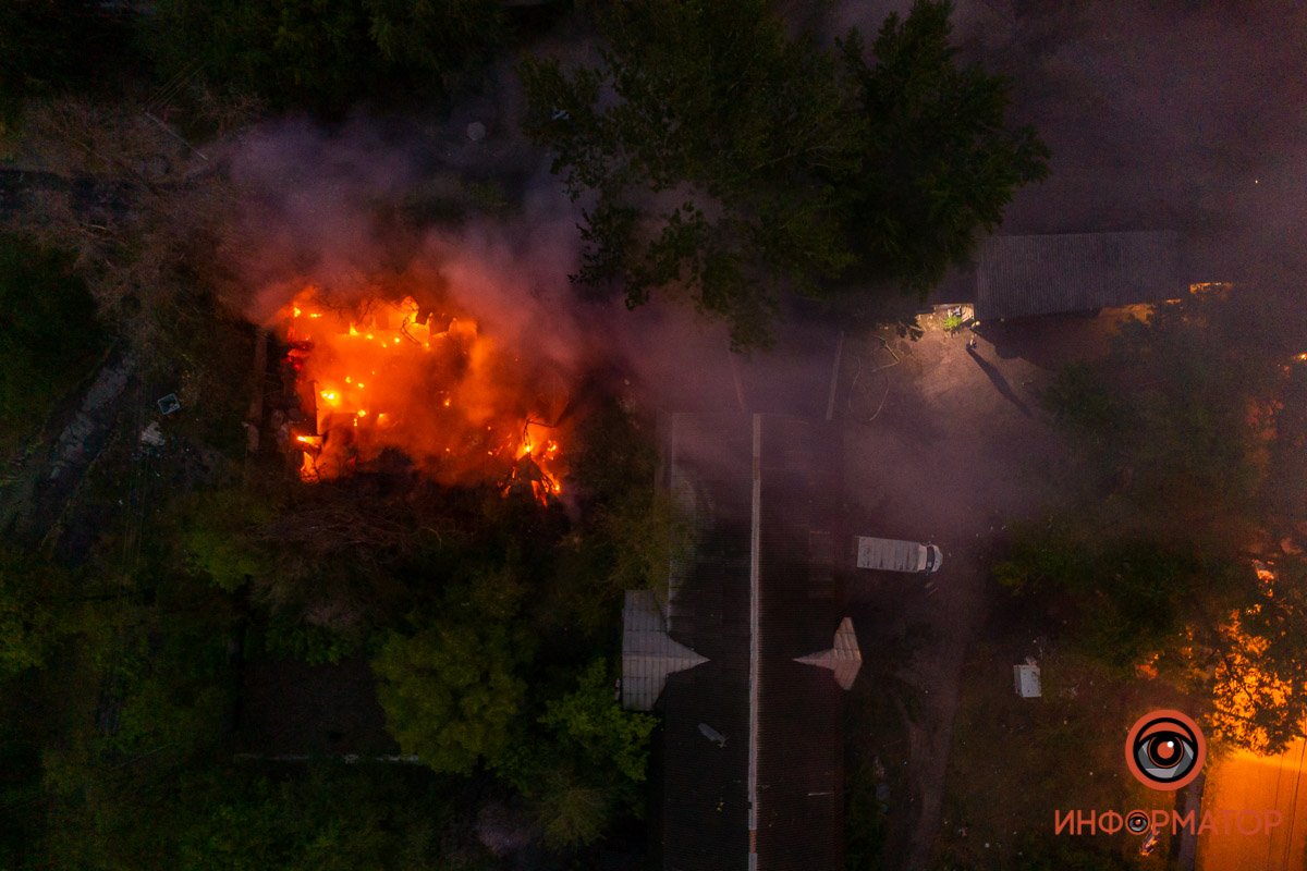 Огонь потушили за час Огонь потушили за час