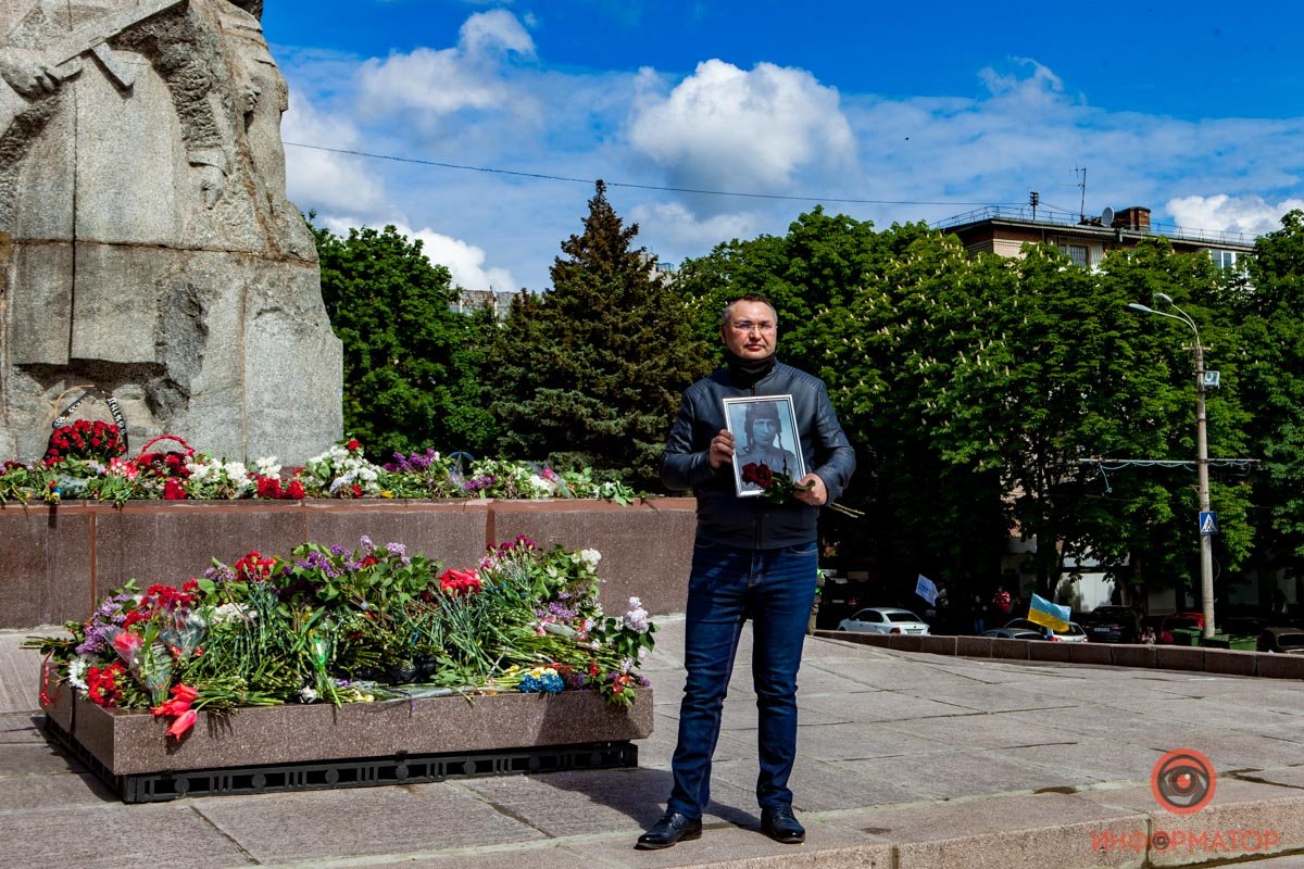Ни карантин, ни ограничения не помешали людям выйти на улицу и почтить память погибших  Ни карантин, ни ограничения не помешали людям выйти на улицу и почтить память погибших