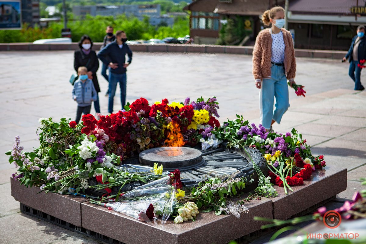 За счет того, что никто не задерживается, нет ни столпотворений, ни очередей возле ограждений За счет того, что никто не задерживается, нет ни столпотворений, ни очередей возле ограждений