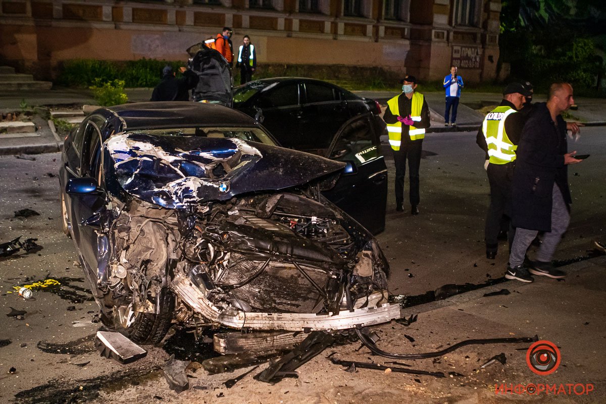 Столкнулись Mitsubishi и BMW