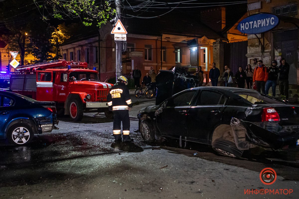 Автомобили заблокировали движение по Старокозацкой