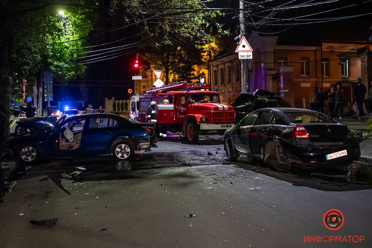 По предварительной информации, Mitsubishi вылетел на "встречку" и влетел в BMW