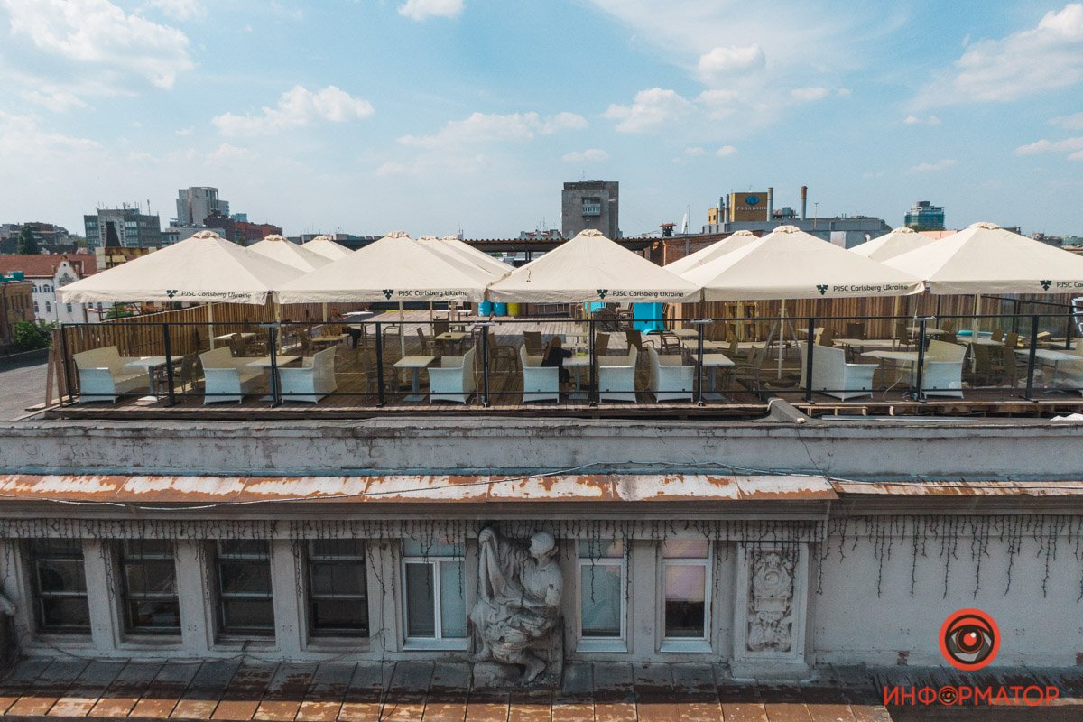 Посетителей не много Посетителей не много