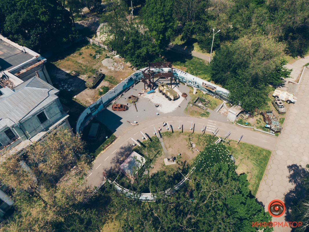 Уличная экспозиция доступна