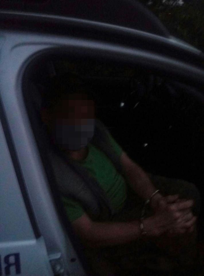 Недалеко от Днепра мужчина ударил знакомого ножом в живот 1