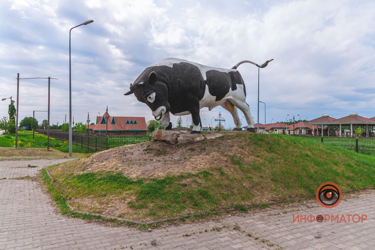 Где в Днепре находится 40-летний железобетонный бык 1