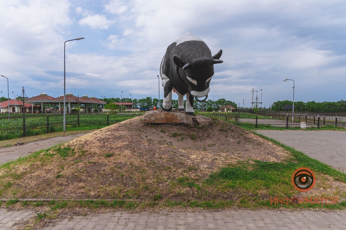 Где в Днепре находится 40-летний железобетонный бык 2