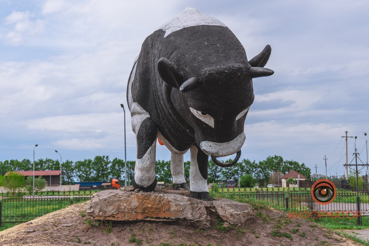 Где в Днепре находится 40-летний железобетонный бык 3