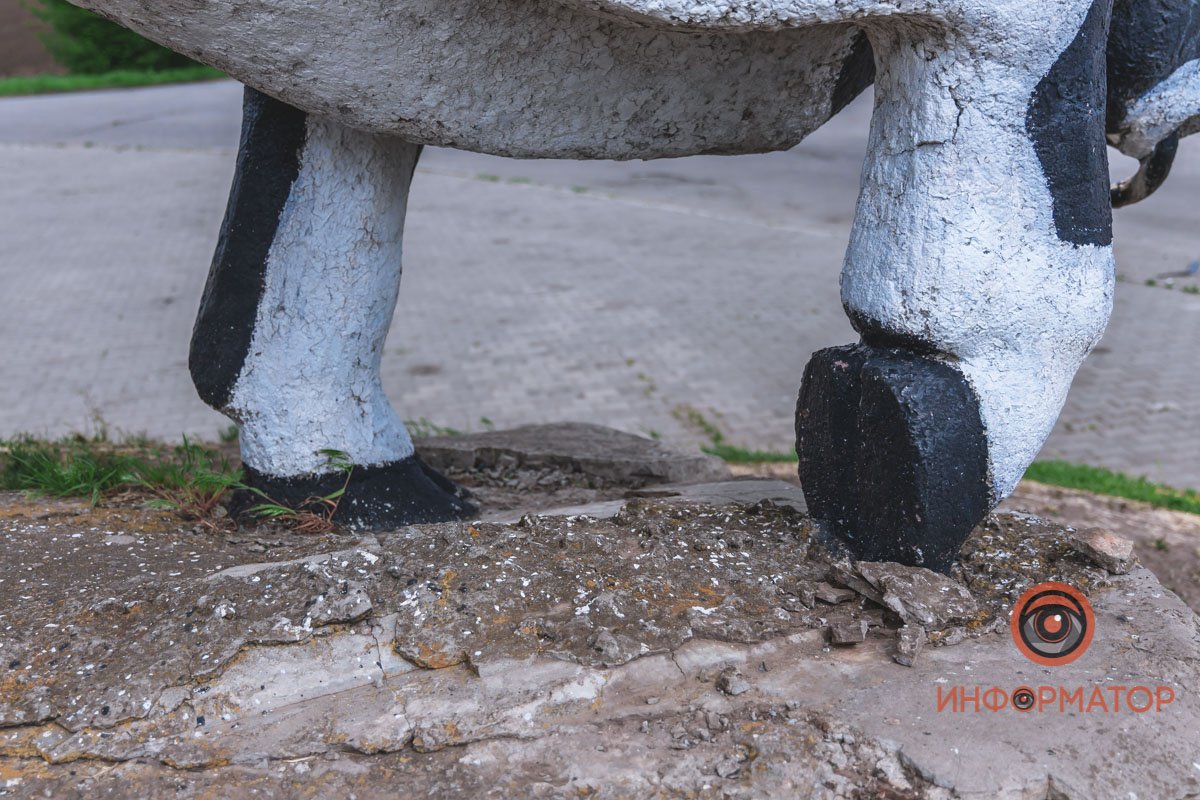 Где в Днепре находится 40-летний железобетонный бык 8