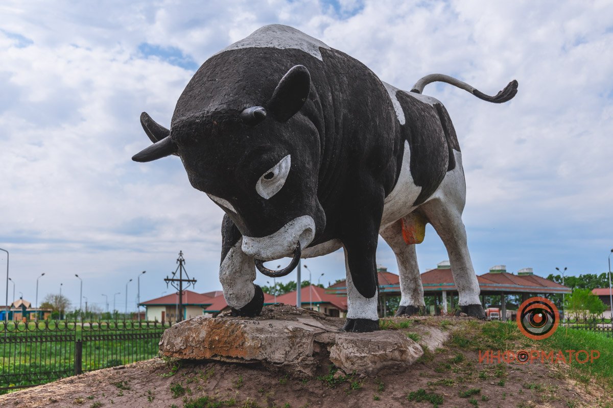 Где в Днепре находится 40-летний железобетонный бык 9