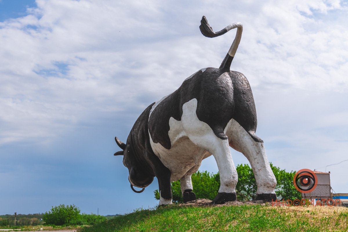 Где в Днепре находится 40-летний железобетонный бык 10
