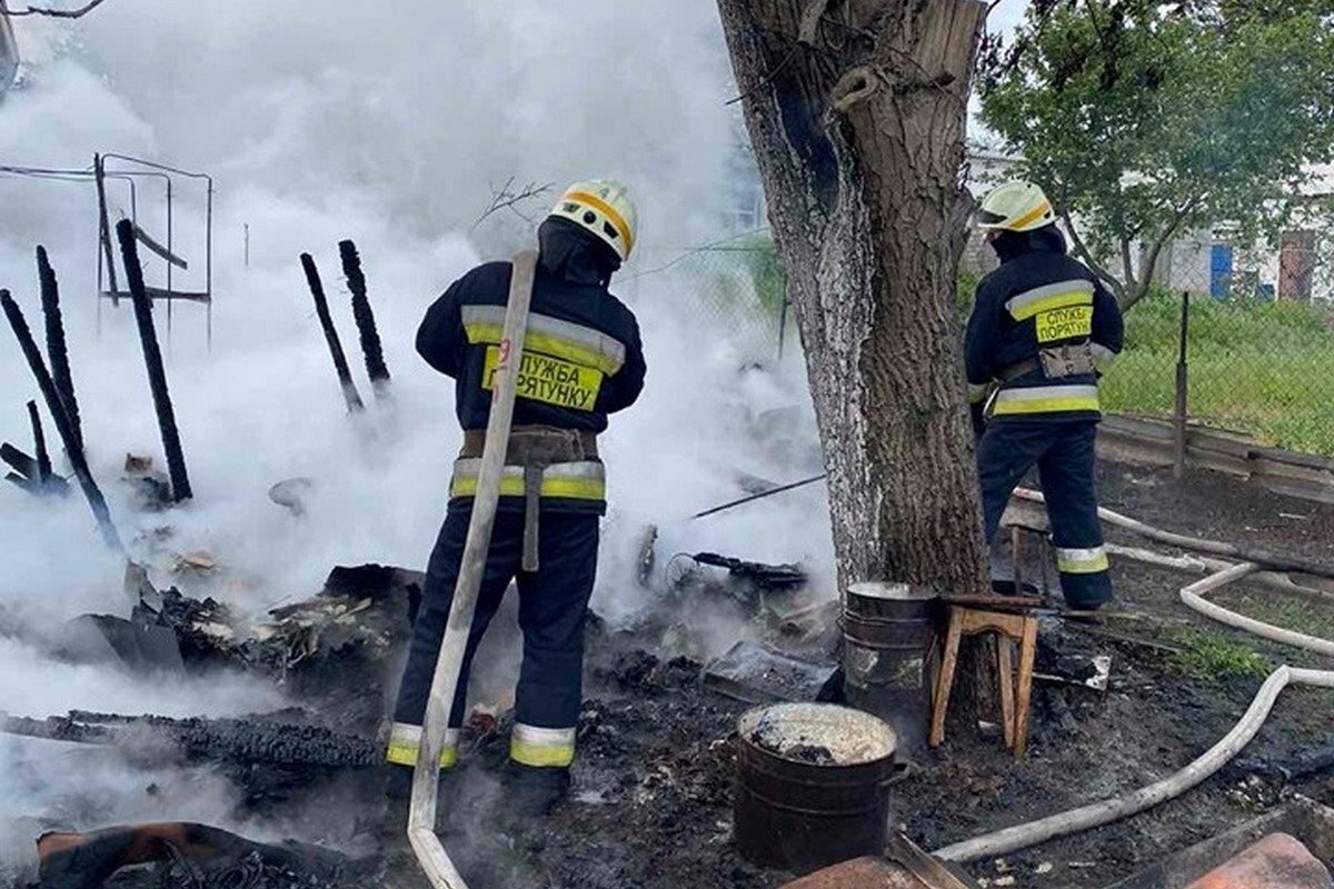 Спасатели потушили пламя за 20 минут Спасатели потушили пламя за 20 минут