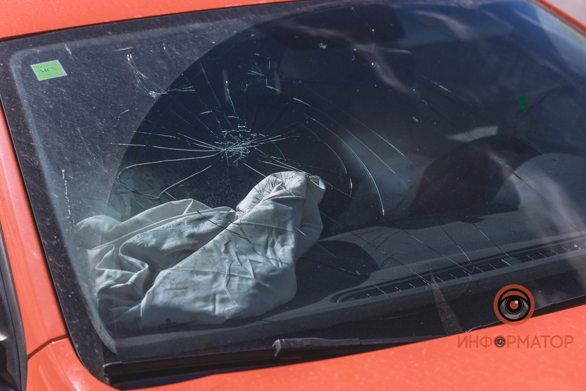 Водителей и пассажира Volkswagen госпитализировали Водителей и пассажира Volkswagen госпитализировали