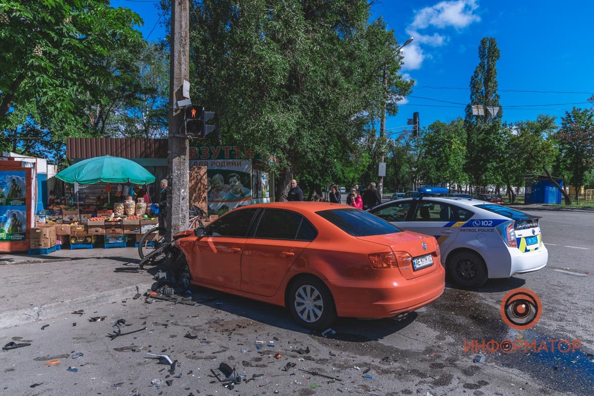 Со слов свидетелей, девушку пришлось буквально вытаскивать из Volkswagen Со слов свидетелей, девушку пришлось буквально вытаскивать из Volkswagen