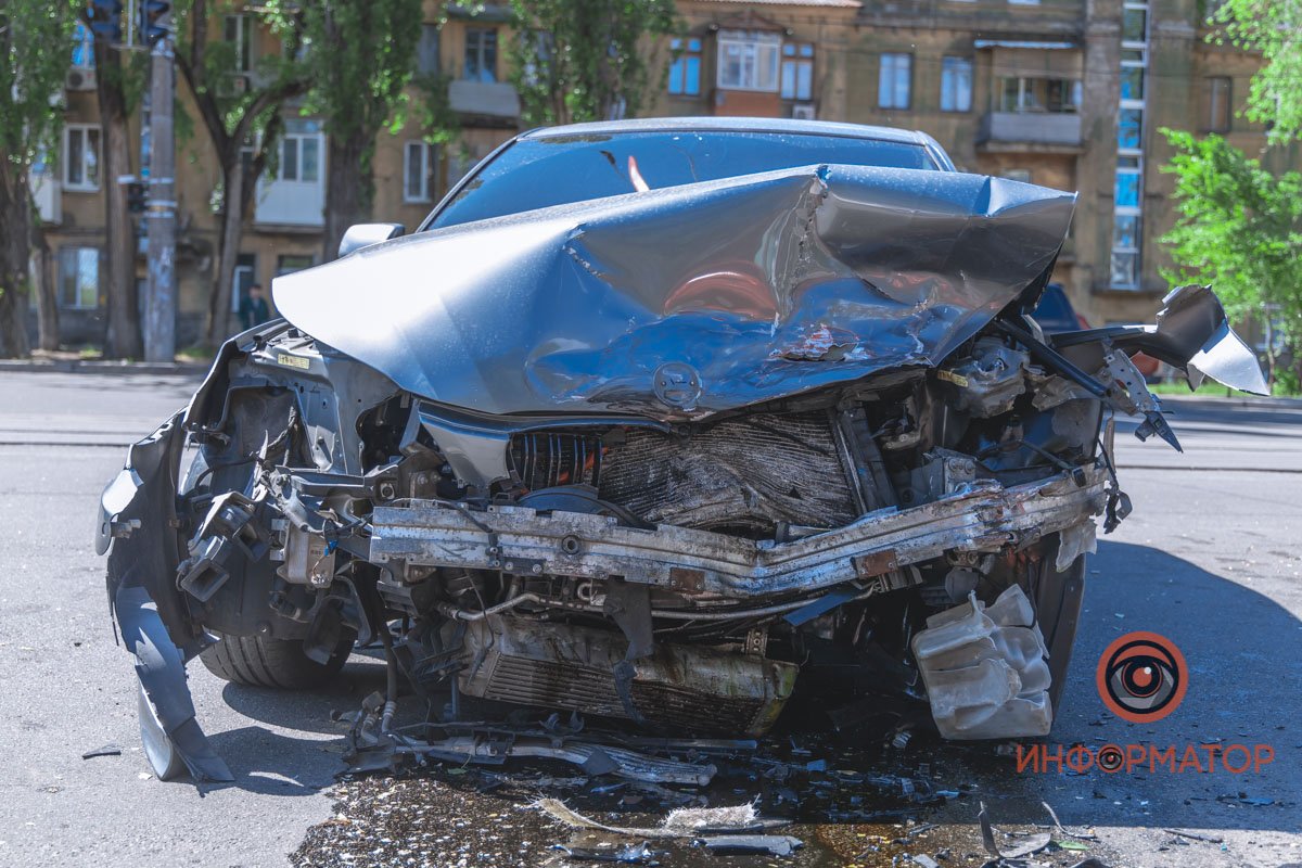 Водителя BMW забрала скорая Водителя BMW забрала скорая