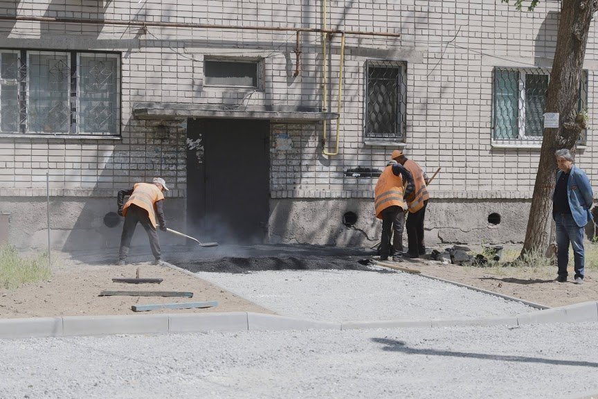 В Днепре во время карантина продолжаются ремонты дорог и благоустройство 1