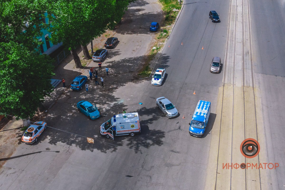 На месте скорая и полиция