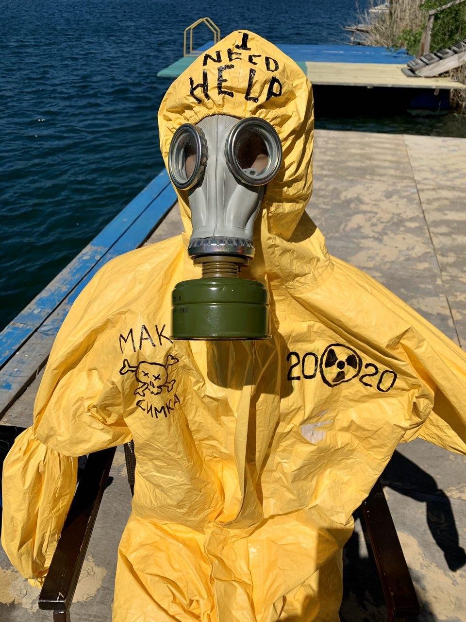 Карантин, уходи: дайверы из Днепра опустили на дно карьера символ самоизоляции 4