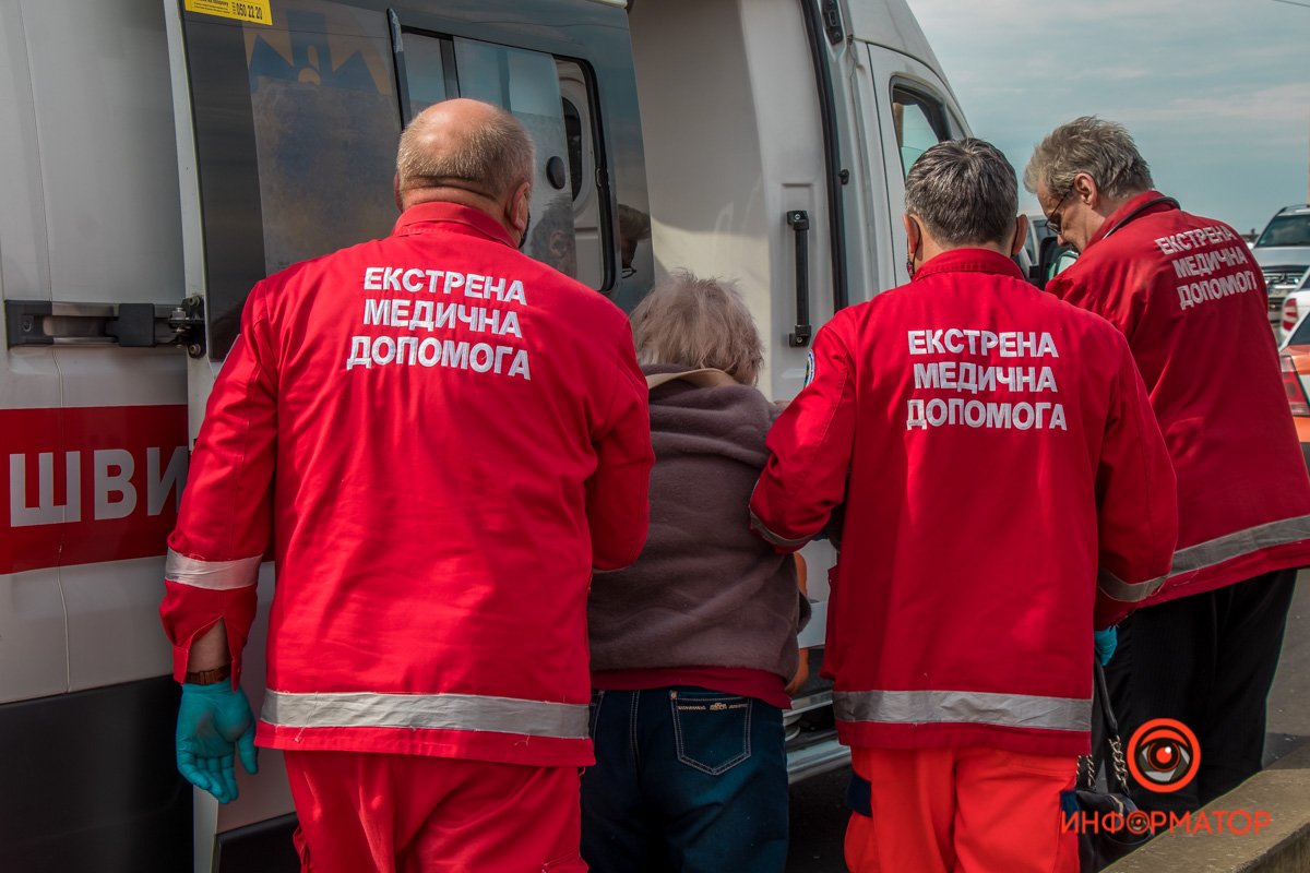 Женщина травмировала руку и ноги Женщина травмировала руку и ноги