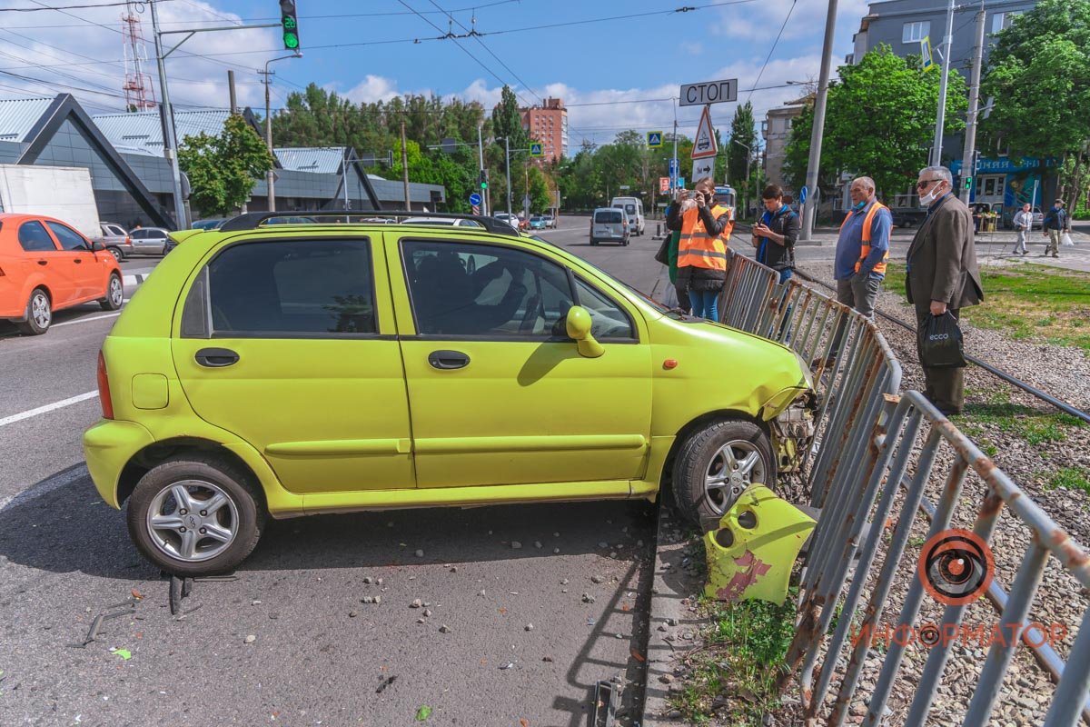 Cherry в итоге въехала в забор
