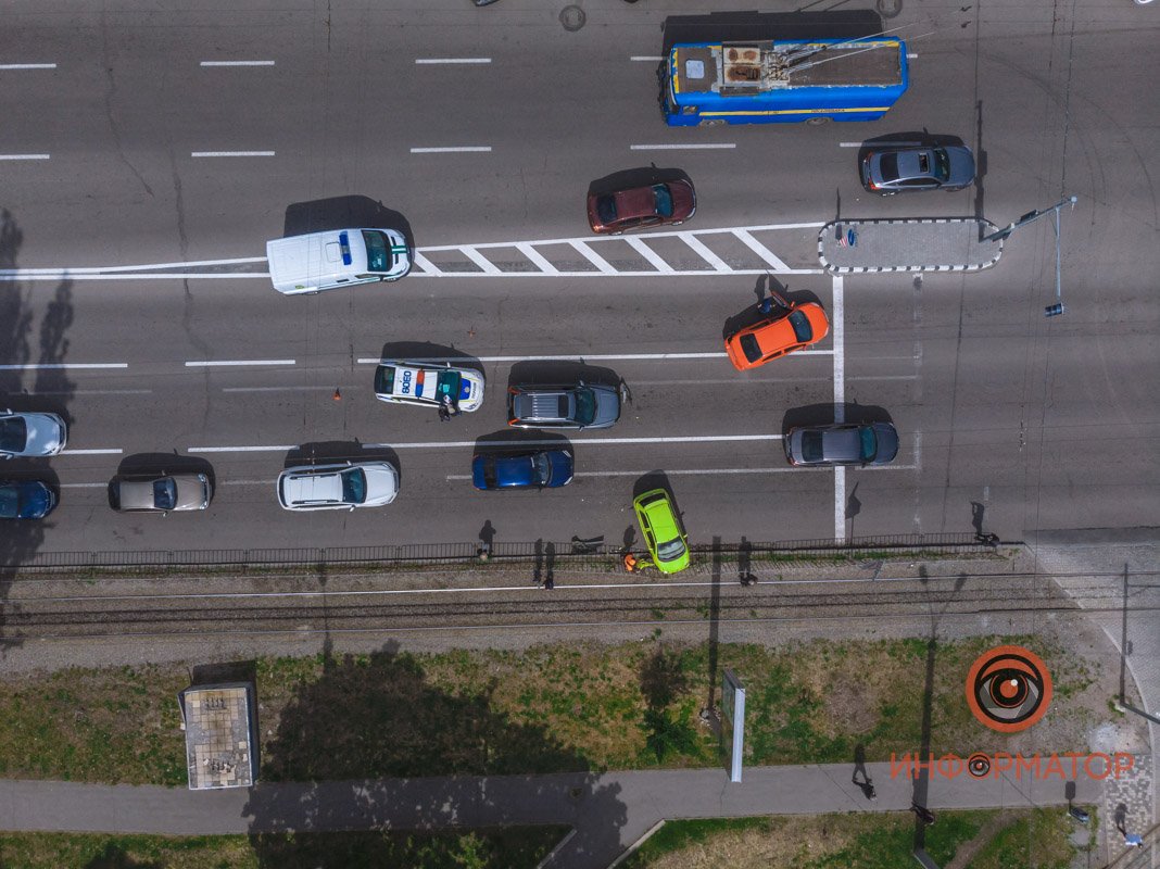 Машинам пришлось объезжать место ДТП по встречной полосе