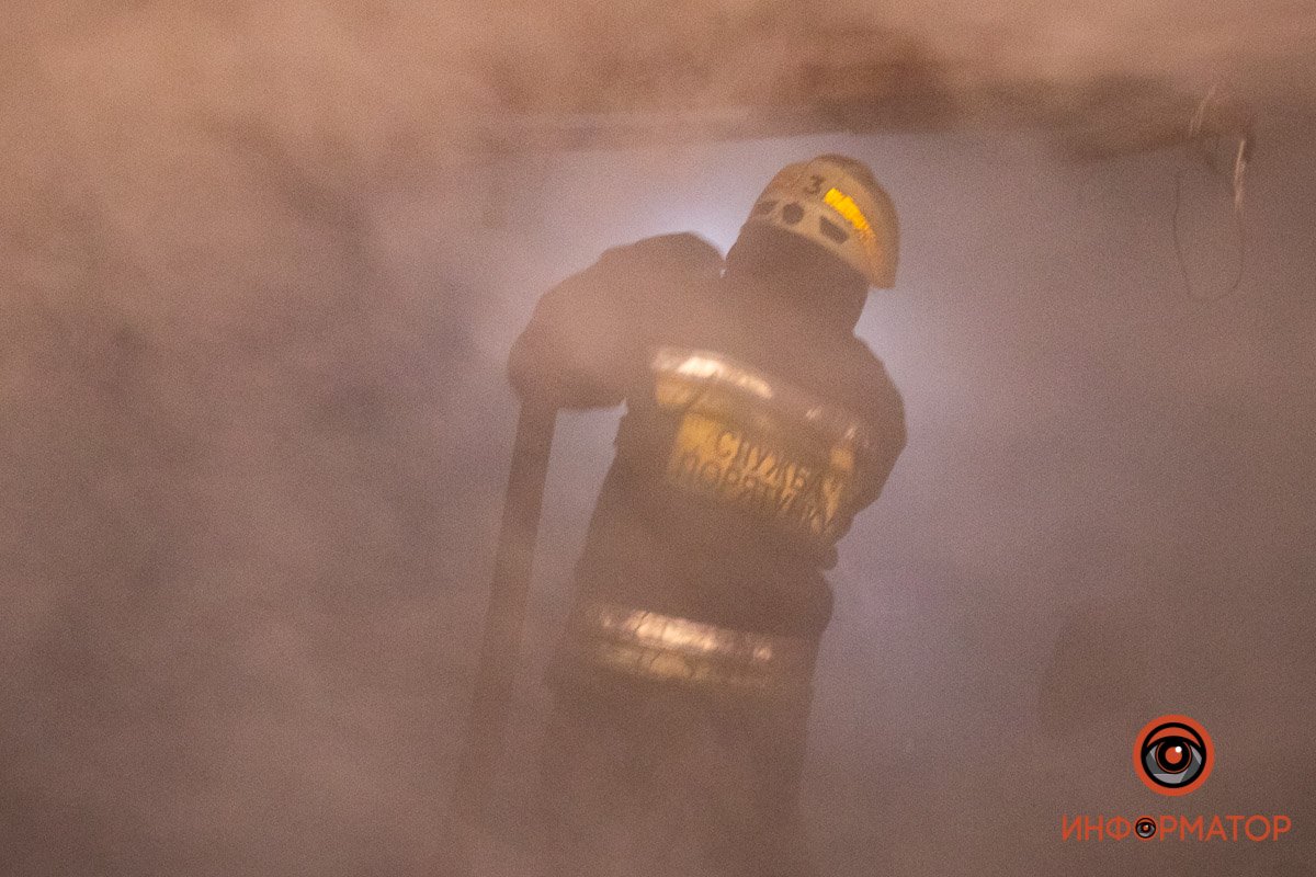 На место оперативно прибыли сотрудники ГСЧС