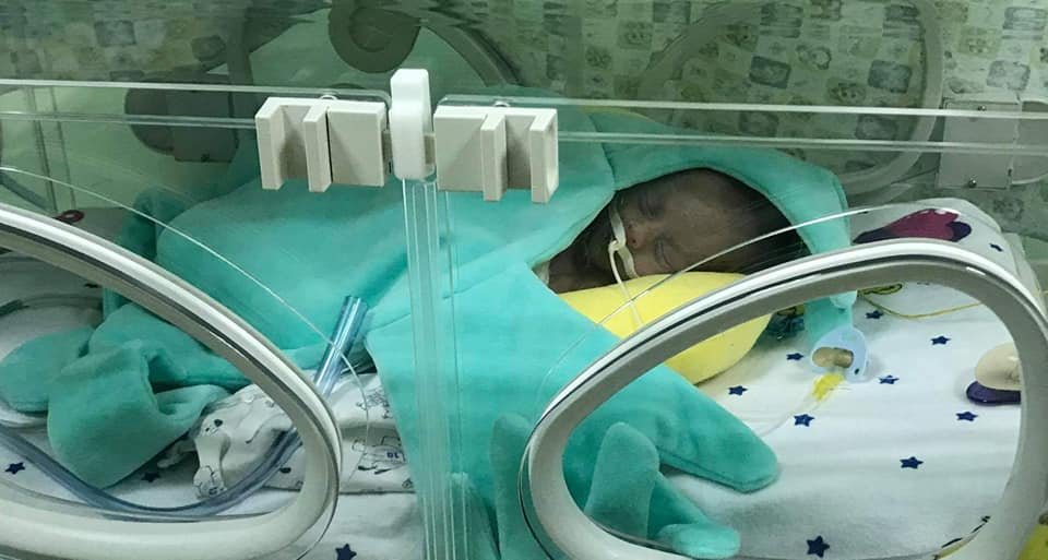 Мальчик родился раньше срока