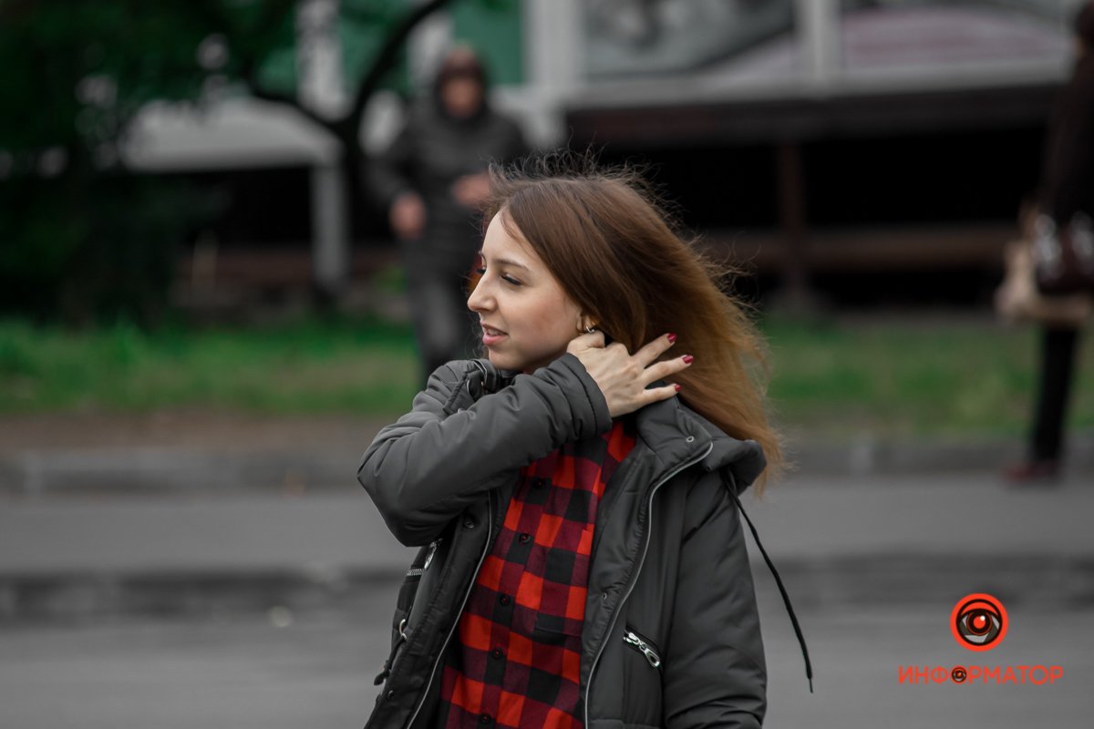 Задумчива и очаровательна Задумчива и очаровательна