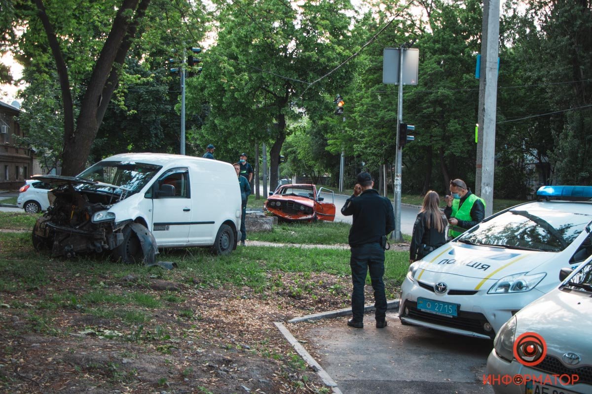 На месте работает полиция На месте работает полиция