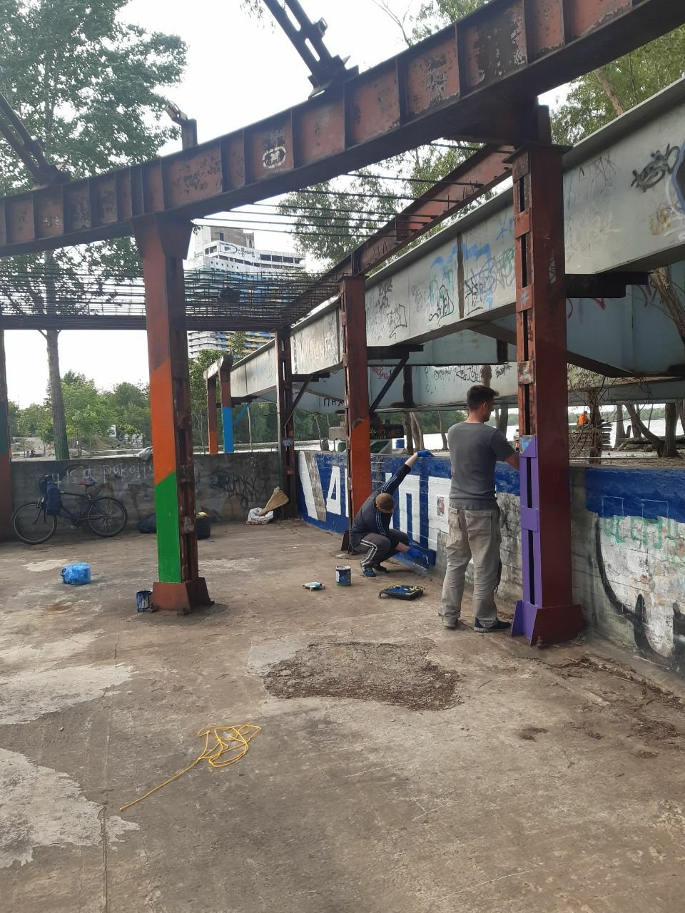 Фанаты ФК "Днепр" создали несколько новых граффити в поддержку клуба 2