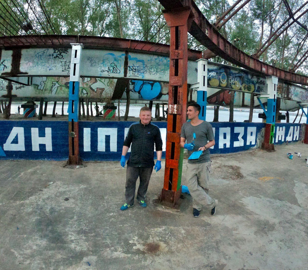 Фанаты ФК "Днепр" создали несколько новых граффити в поддержку клуба 4