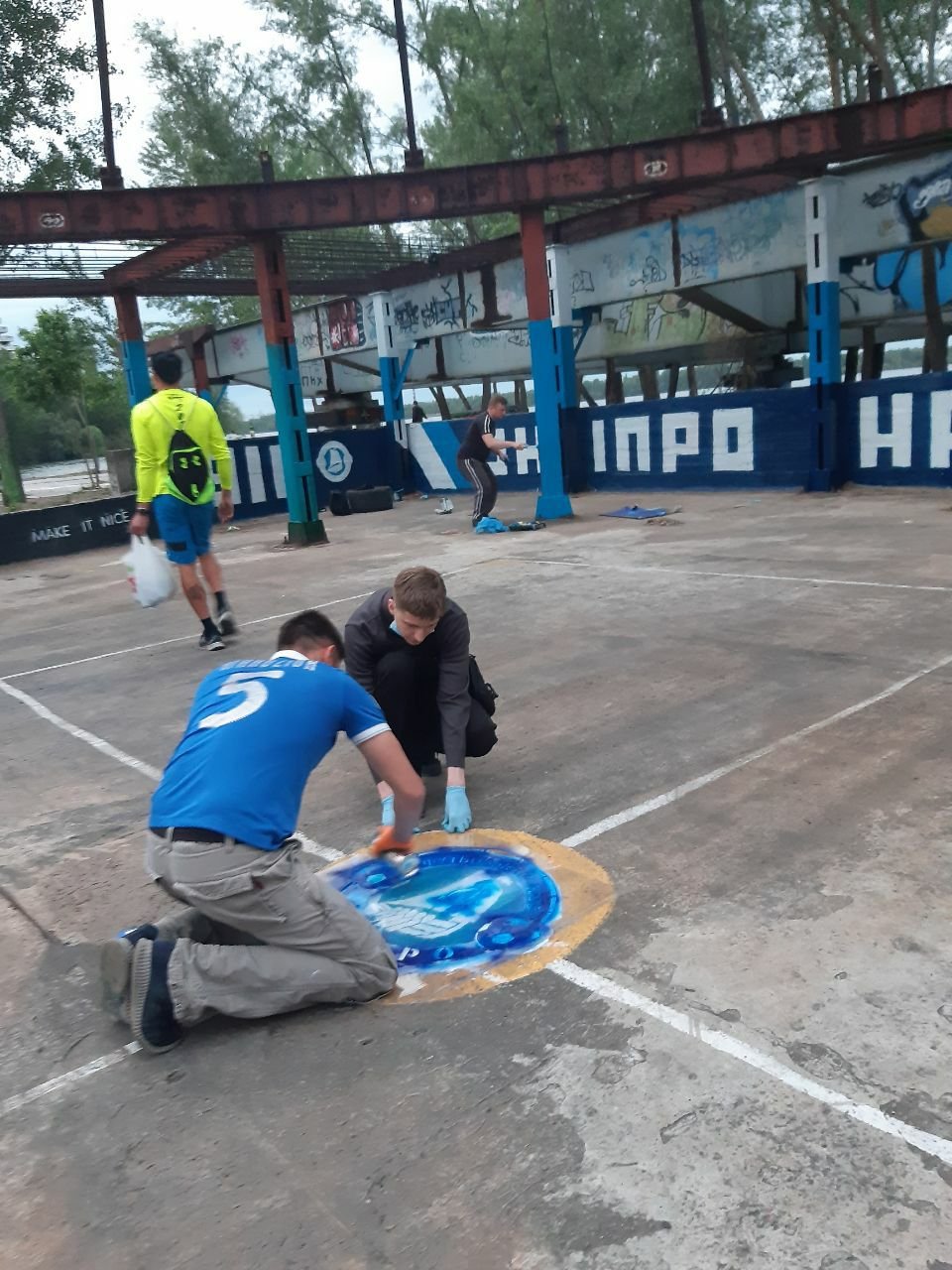 Фанаты ФК "Днепр" создали несколько новых граффити в поддержку клуба 5