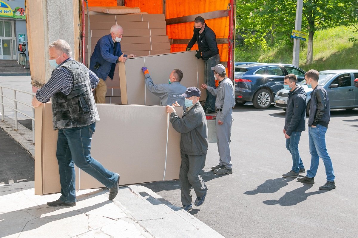 ИНТЕРПАЙП и БФ «Відродження регіону» поставят больницам Днепра и области современные кровати и матрасы 4