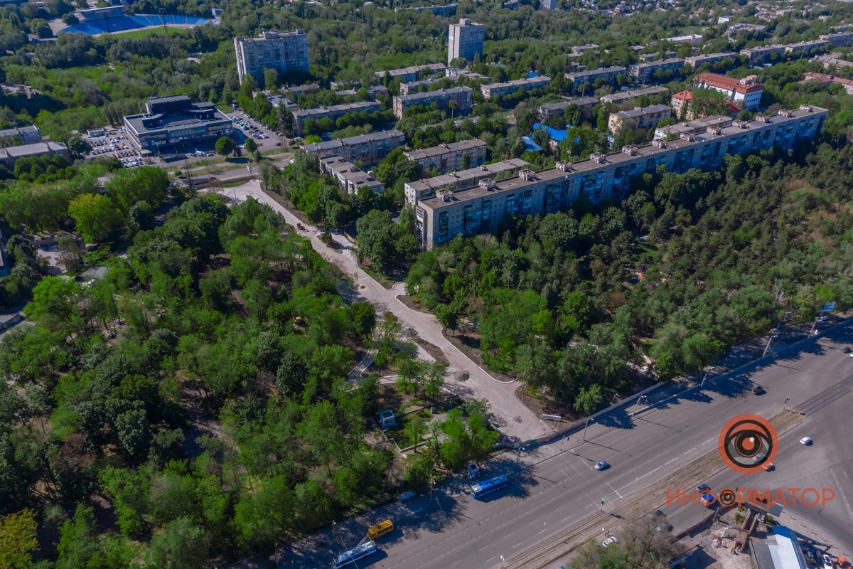 Парк находится между проспектами Александра Поля и Богдана Хмельницкого Парк находится между проспектами Александра Поля и Богдана Хмельницкого